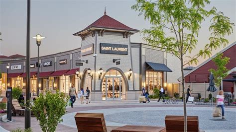 Versace Outlet Store in Woodbury Common Premium Outlets, .